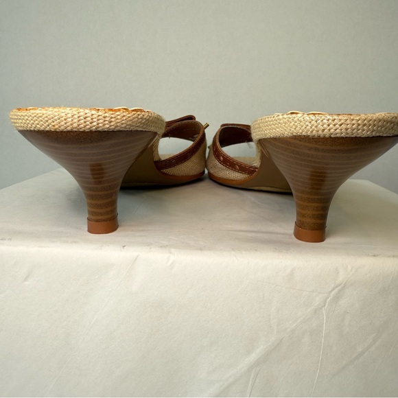 Isaac Mizrahi Brown and Tan Bow Kitten Heel Sandals Size 9 - Picture 6 of 11